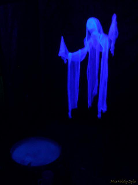 FCG and cauldron of glowing liquid without flash